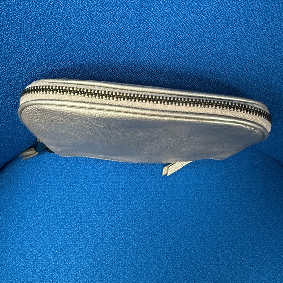 Banana Republic Silver Metallic Leather Wristlet Clutch - Picture 7 of 9